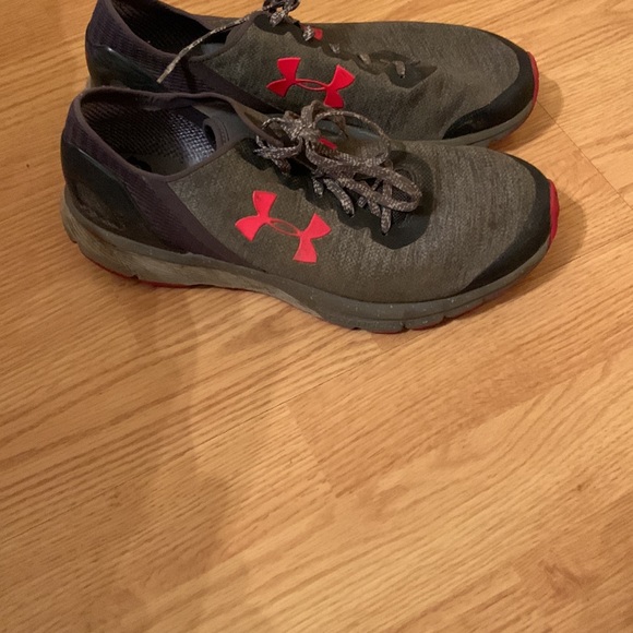 Boys Under Armour Sneakers. Preowned condition - Picture 2 of 2